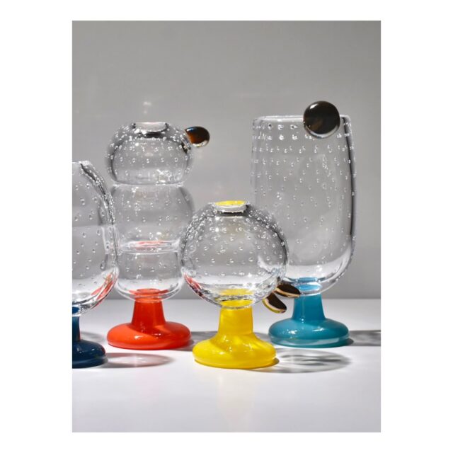 ・
・
・
Quietly, makers converge
𓊗 アリィの冬と夏 Re.17 – Reflorere
~ exhibitor introduction ~

◎ 岡田芙紗子｜吹きガラス（器・小オブジェ）
📍 愛知県
@okdfsk

「いつもの空間に、自分らしさをそっと添えられる器を」
ガラスと向き合いながら生まれる、
静かでやさしい佇まいの器とオブジェ。

植物模様を手彫りした Botanico シリーズ、
色遊びをテーマにした Dipinto シリーズも並びます。
静岡県での初めての展示販売、ぜひ会場で。

┈┈┈┈┈┈┈┈
📎 出展者の背景・情報は公式サイトにて
More details on our website — link in bio

@algvos_sub

—

アリィの冬と夏 Re.17 – 𝚁𝚎𝚏𝚕𝚘𝚛𝚎𝚛𝚎
🗓️ 2026年2月7日（土）– 8日（日）
10:00–17:00（最終日〜16:00）
📍 浜松卸商センター アルラ 全館ほか

#アリィの冬と夏2026
#Re17
#Reflorere
#ガラスのうつわ
#浜松イベント