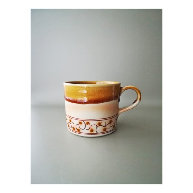 ・
・
・
Quietly, makers converge
𓊗 アリィの冬と夏 Re.17 – Reflorere
~ exhibitor introduction ~

◎ tounobotan｜陶の器・装身具
📍 岐阜県
@tounobotan

アメ色の艶やかなマグカップ、
灰白色のしっとりとしたドリッパー。
土と釉薬の組み合わせから生まれる、
やさしい佇まいの器たち。

春を待ち侘びる気持ちを込めて、
器と植物モチーフのブローチを。

┈┈┈┈┈┈┈┈
📎 出展者の背景・情報は公式サイトにて
More details on our website — link in bio

@algvos_sub

—

アリィの冬と夏 Re.17 – 𝚁𝚎𝚏𝚕𝚘𝚛𝚎𝚛𝚎
🗓️ 2026年2月7日（土）– 8日（日）
📍 浜松卸商センター アルラ 全館ほか

#アリィの冬と夏2026 #Re17 #Reflorere #陶の器 #浜松イベント