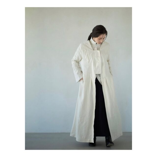 ・
・
・
Quietly, makers converge
𓊗 アリィの冬と夏 Re.17 – 𝚁𝚎𝚏𝚕𝚘𝚛𝚎𝚛𝚎
~ exhibitor introduction ~

◎ NEUTAG｜衣類
📍 静岡県
@neutagshop

自然素材と対話しながら、
一枚の布から立ち上がる立体。

静けさと、造形の余白。
風や光が通うような服は、
長く日常に寄り添います。

纏う人の中にある光を見つけ、
新しい一歩へ。

┈┈┈┈┈┈┈┈
📎 出展者の背景・情報は公式サイトにて
More details on our website — link in bio

@algvos_sub

—

#アリィの冬と夏2026
#Re17
#Reflorere
#自然素材
#浜松イベント