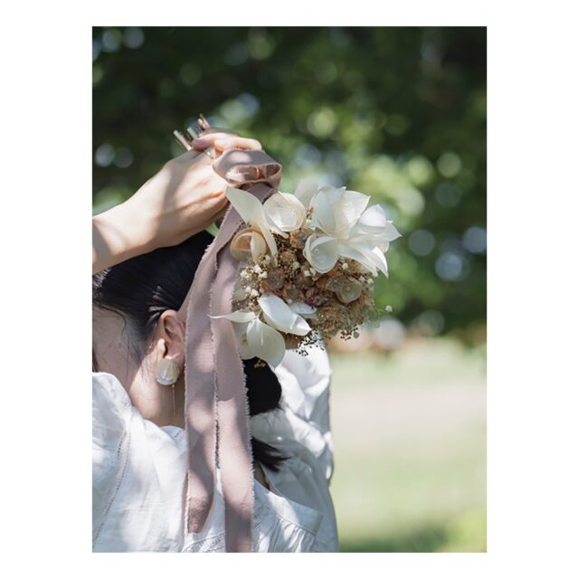 ・
・
・

Quietly, makers converge
𓊗 アリィの冬と夏 Re.17 – 𝚁𝚎𝚏𝚕𝚘𝚛𝚎𝚛𝚎
~ exhibitor introduction ~

◎ 貝殻アトリエ Jyarinko｜貝殻の装身具
📍 愛知県
@kaigara_jyarinko 

海辺で出会った貝殻「ナミマガシワ」から生まれる装身具。
艶めく花びらのような佇まいと、
自然がもつ色やかたちを大切に制作されています。

雪解けを待つ蕾のように。
貝殻の花で、春の気配をお届けします。

┈┈┈┈┈┈┈┈
📎 出展者の背景・情報は公式サイトにて
More details on our website — link in bio

@algvos_sub

—

アリィの冬と夏 Re.17 – 𝚁𝚎𝚏𝚕𝚘𝚛𝚎𝚛𝚎
🗓️ 2026年2月7日（土）– 8日（日）
📍 浜松卸商センター アルラ 全館ほか

#アリィの冬と夏2026
#Re17
#Reflorere
#貝殻アクセサリー
#浜松イベント