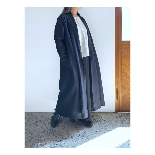 ・
・
・
Quietly, makers converge
𓊗 アリィの冬と夏 Re.17 – 𝚁𝚎𝚏𝚕𝚘𝚛𝚎𝚛𝚎
~ exhibitor introduction ~

◎ Ludique｜衣服
📍 大阪府
@ludique_iori

シンプルな形の中に、
ふと視線がとまるディテール。

実用性に、ほんの少しの遊び心を添え、
日常に静かに寄り添う衣服を
一着ずつ丁寧に仕立てています。

とじていた感覚が、
光とともにひらいていく季節。
手仕事の服が、
日々の中でそっと咲きますように。

┈┈┈┈┈┈┈┈
📎 出展者の背景・情報は公式サイトにて
More details on our website — link in bio

@algvos_sub

—

アリィの冬と夏 Re.17 – 𝚁𝚎𝚏𝚕𝚘𝚛𝚎𝚛𝚎
🗓️ 2026年2月7日（土）– 8日（日）
📍 浜松卸商センター アルラ 全館ほか

#アリィの冬と夏2026
#Re17
#Reflorere
#手仕事の服
#装い