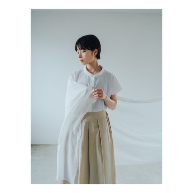 ・
・
・
Quietly, makers converge
𓊗 アリィの冬と夏 Re.17 – 𝚁𝚎𝚏𝚕𝚘𝚛𝚎𝚛𝚎
~ exhibitor introduction ~

◎ HUIS｜レディス・メンズ衣類
📍 静岡県
@1_huis

遠州織物の、豊かな風合い。
旧式シャトル織機でゆっくりと織られた生地は、
驚くほど軽く、柔らか。

日々の暮らしに自然と馴染み、
性別や年代を問わず寄り添う日常着。
五感に届く着心地を、ぜひ会場で。

┈┈┈┈┈┈┈┈
📎 出展者の背景・情報は公式サイトにて
More details on our website — link in bio

@algvos_sub

—

#アリィの冬と夏2026
#Re17
#Reflorere
#遠州織物
#浜松イベント