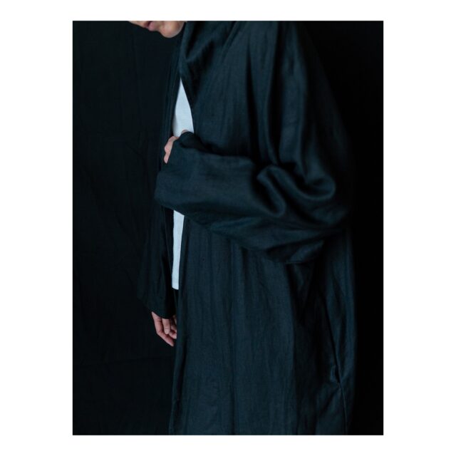 ・
・
・
Quietly, makers converge
𓊗 アリィの冬と夏 Re.17 – 𝚁𝚎𝚏𝚕𝚘𝚛𝚎𝚛𝚎
~ exhibitor introduction ~

◎ RAINBOWFAM｜日常着
📍 兵庫県
@rbfm_plus

「素と癖」
「家族で纏う」
「日常着以上、一張羅未満」。

年齢や時代の変化に寄り添いながら、
丁寧な服づくりを続けるRAINBOWFAM。

今までの装いに自然となじみ、
新しいスタイルが生まれる。
そんな一着との出会いを、
会場でお楽しみください。

┈┈┈┈┈┈┈┈
📎 出展者の背景・情報は公式サイトにて
More details on our website — link in bio

@algvos_sub

—

アリィの冬と夏 Re.17 – 𝚁𝚎𝚏𝚕𝚘𝚛𝚎𝚛𝚎
🗓️ 2026年2月7日（土）– 8日（日）
📍 浜松卸商センター アルラ 全館ほか

#アリィの冬と夏2026
#Re17
#Reflorere
#日常着
#浜松イベント