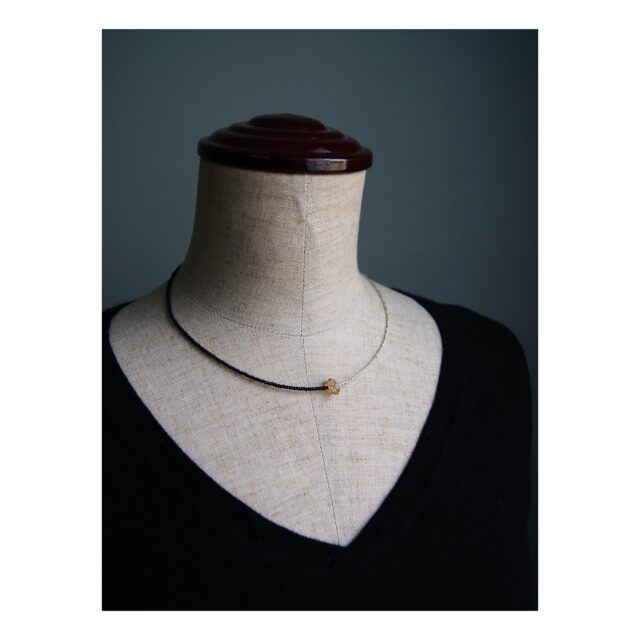 ・
・
・
Quietly, makers converge
𓊗 アリィの冬と夏 Re.17 – 𝚁𝚎𝚏𝚕𝚘𝚛𝚎𝚛𝚎
~ exhibitor introduction ~

◎ DayDream(Glass)| 硝子装身具・オブジェ
📍 愛知県
@daydream.glass

「ガラスと暮らす」。
装身具は“道具”として使いやすく、
オブジェは自由に。

ガラスを身に纏うことは、
小さな光を纏うこと。
初めての方も、この機会に
ガラスの装身具をぜひ。

┈┈┈┈┈┈┈┈
📎 出展者の背景・情報は公式サイトにて
More details on our website — link in bio

@algvos_sub

—

#アリィの冬と夏2026
#Re17
#Reflorere
#浜松イベント 
#ガラスアクセサリー