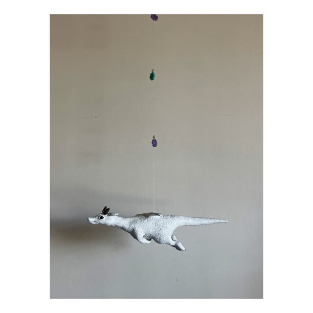 ・
・
・

Quietly, makers converge
𓊗 アリィの冬と夏 Re.17 – 𝚁𝚎𝚏𝚕𝚘𝚛𝚎𝚛𝚎
~ exhibitor introduction ~

◎ TAMA-PUCA｜動物造形オブジェ
📍 東京都
@tamako.ch 

童話や絵本の世界から抜け出したような、
少しダークでファンタジーな動物のオブジェ。

石塑粘土を用い、
白を基調に、瞳には天然石をはめ込んだ
手捻りの一点ものにこだわっています。

希望や目印としての「光」。
日々それぞれの光に向かって進む中で、
そっと支えとなる存在を見つけに。

┈┈┈┈┈┈┈┈
📎 出展者の背景・情報は公式サイトにて
More details on our website — link in bio

@algvos_sub

—

アリィの冬と夏 Re.17 – 𝚁𝚎𝚏𝚕𝚘𝚛𝚎𝚛𝚎
🗓️ 2026年2月7日（土）– 8日（日）
📍 浜松卸商センター アルラ 全館ほか

#アリィの冬と夏2026
#Re17
#Reflorere
#動物オブジェ
#浜松イベント