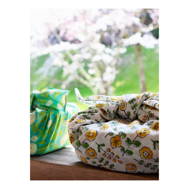 ・
・
・

Quietly, makers converge
𓊗 アリィの冬と夏 Re.17 – 𝚁𝚎𝚏𝚕𝚘𝚛𝚎𝚛𝚎
~ exhibitor introduction ~

◎ cottind｜ブロックプリント布小物
📍 石川県
@cottind 

インドの職人とともに制作する
木版染め「ブロックプリント」の布。

草花や鳥など
小さな自然の物語を布にのせ
ハンカチやてぬぐい、布小物へと仕立てています。

Reflorere ―
朝の気配がやわらかく差し込むように
手に取った人の一日に小さな光を。

┈┈┈┈┈┈┈┈
📎 出展者の背景・情報は公式サイトにて
More details on our website — link in bio

@algvos_sub

—

#アリィの冬と夏2026
#Re17
#Reflorere
#ブロックプリント
#ブロックプリント生地